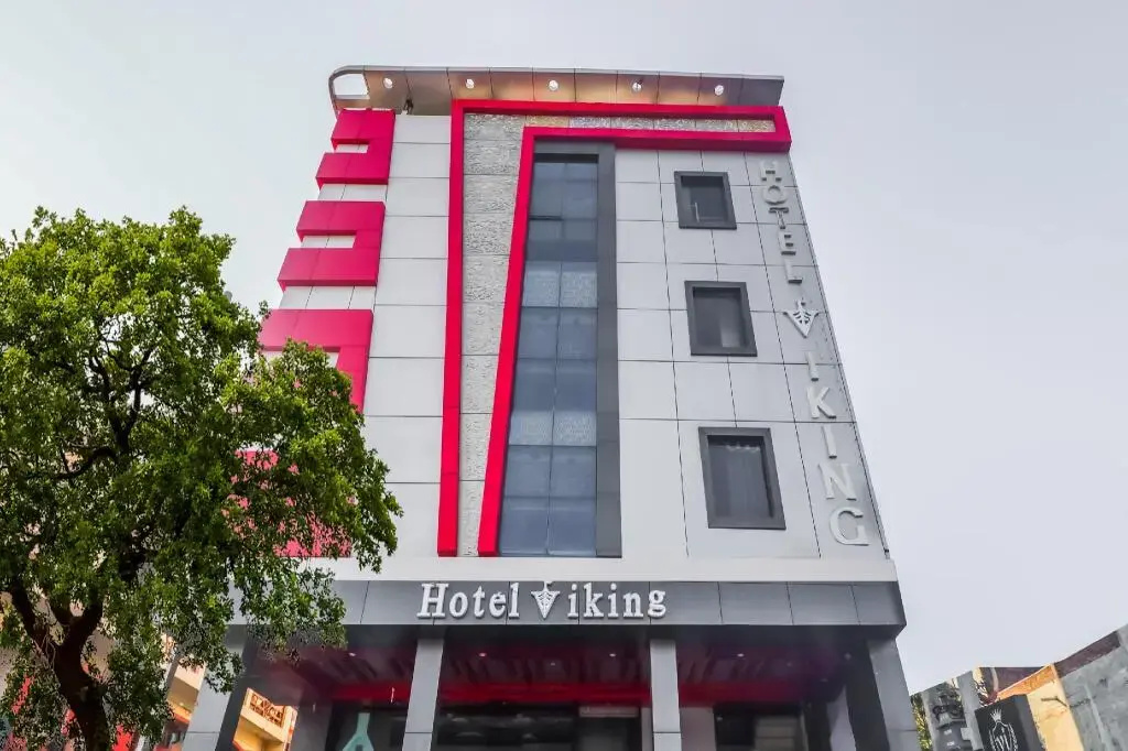 Hotel The V I King by OYO Rooms