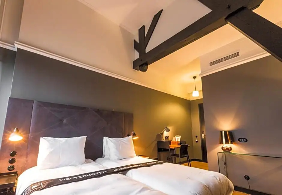 Post-Plaza Hotel & Grand Café - Chambres