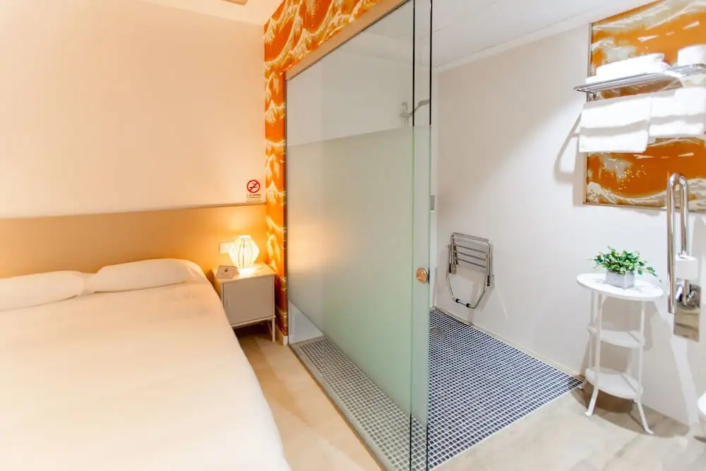 Grand Double room (full double bed)