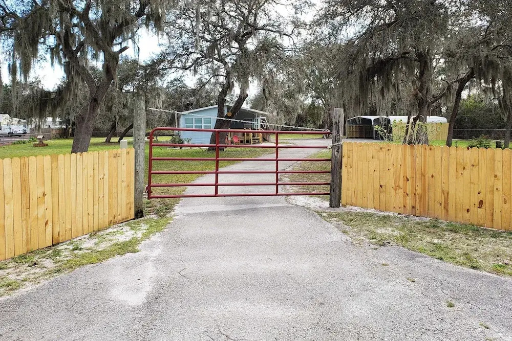 Countryside 3BR on 1 Protected Acre w/ Grill