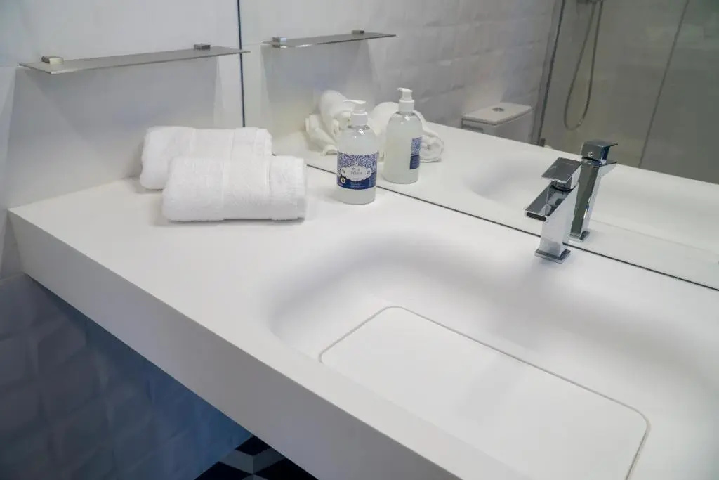 Deluxe Double room with balcony (full double bed)