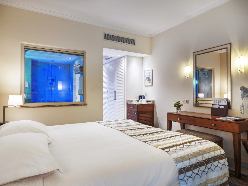 Alexander The Great Beach Hotel — фото