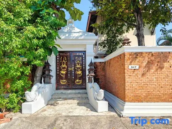 Pool Villa 8 Bedroom 20 people Devara