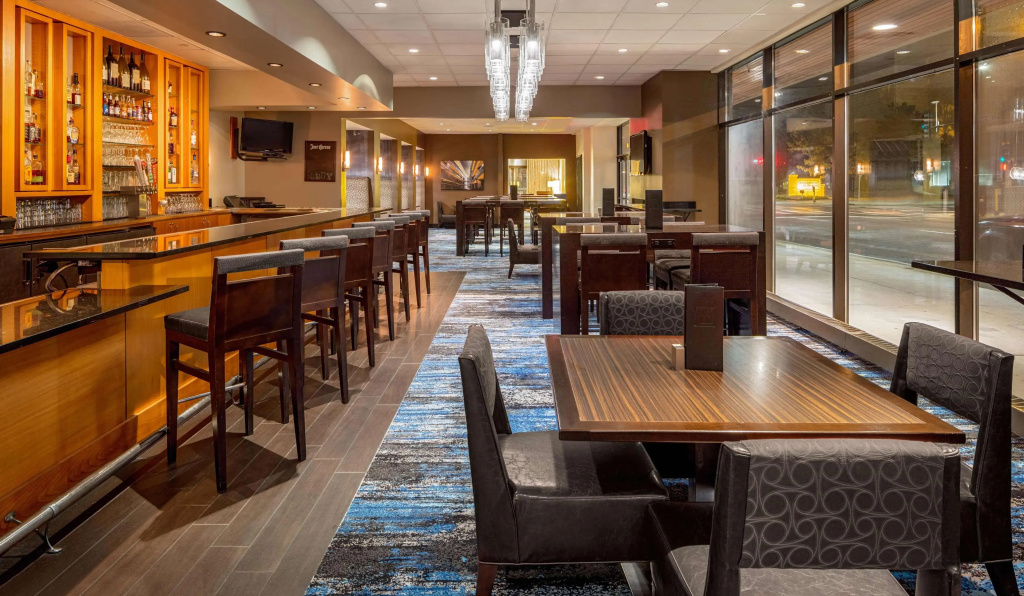 DoubleTree Suites by Hilton Hotel Minneapolis - фото 24
