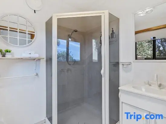 4 Bedrooms Cottage