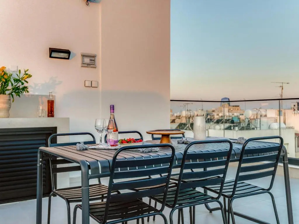 3 Bedrooms Apartment