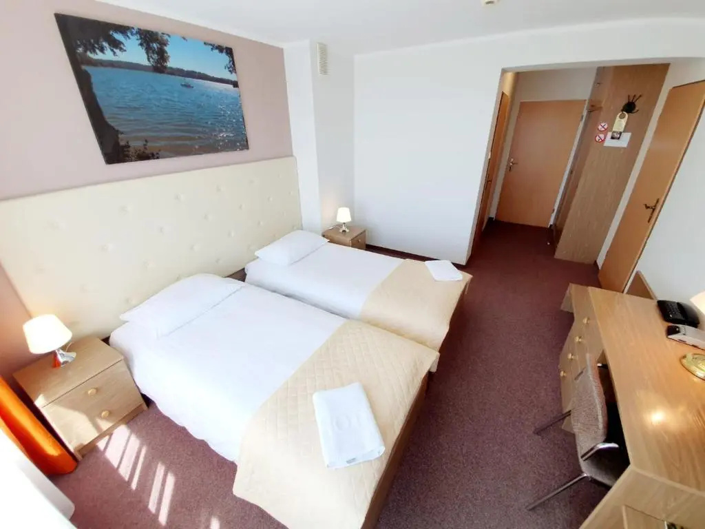 Standard Double room with lake view (twin beds)