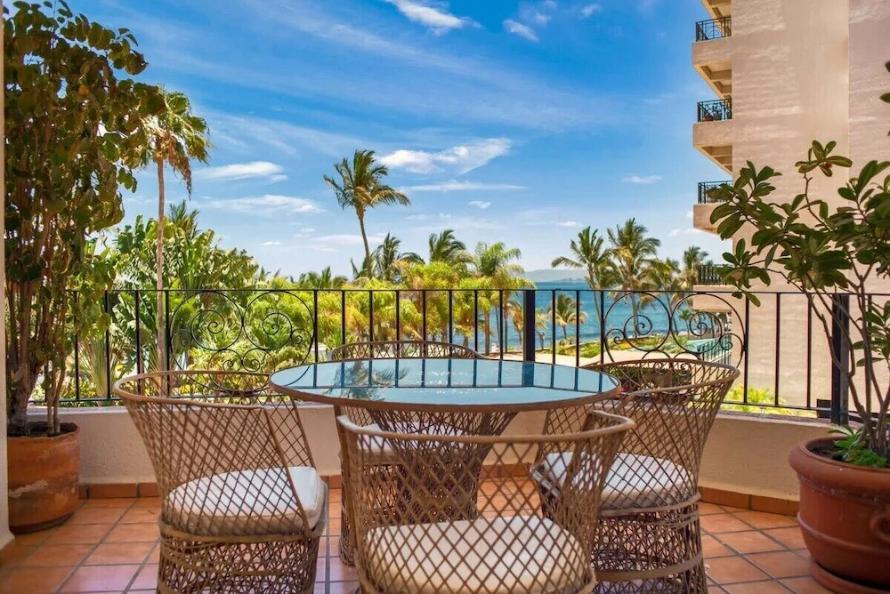 Ocean View 2Br Condo-balcony-beach-pool - 304