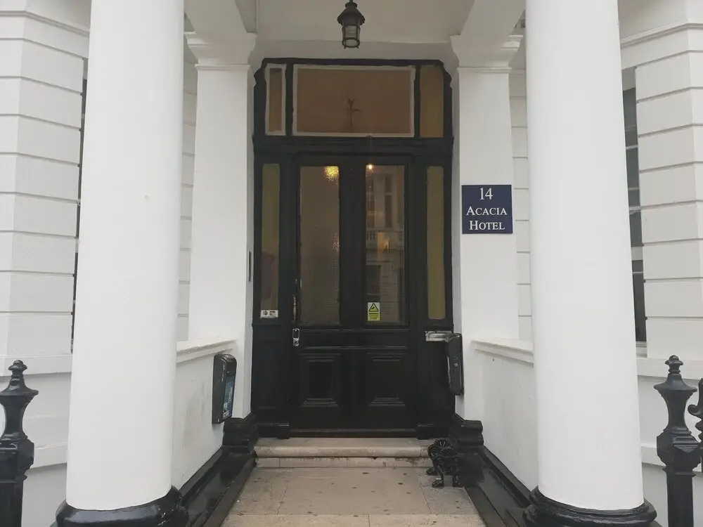 Acacia Hotel
