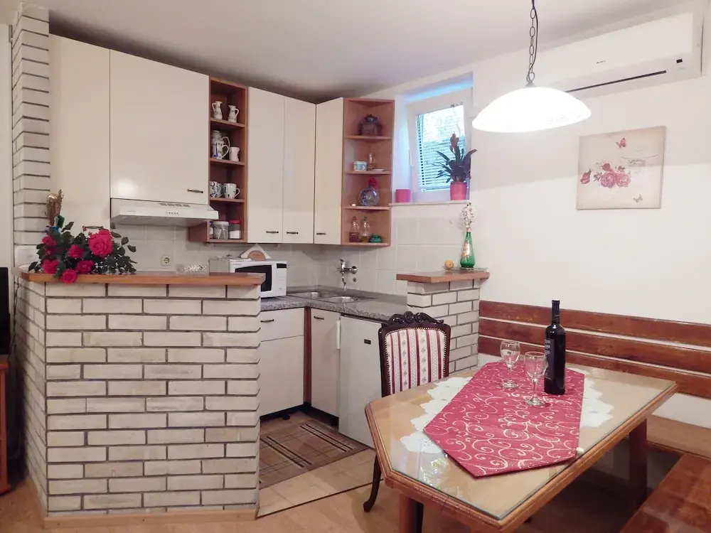 1 Bedroom Apartment with garden view
