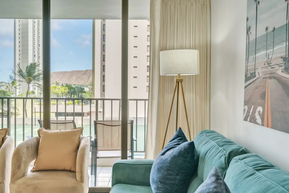 Deluxe Ocean View Condo 2 Queen Beds in Waikiki, FREE Parking & Wi-Fi by Koko Resort Vacation Rentals