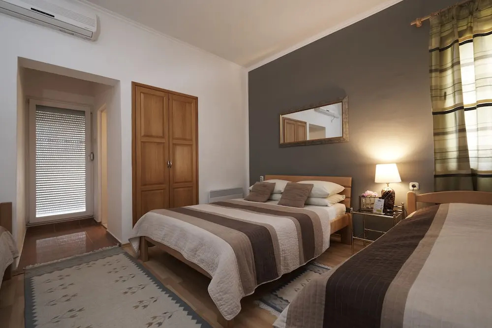 1 Bedroom Comfort Quadruple room