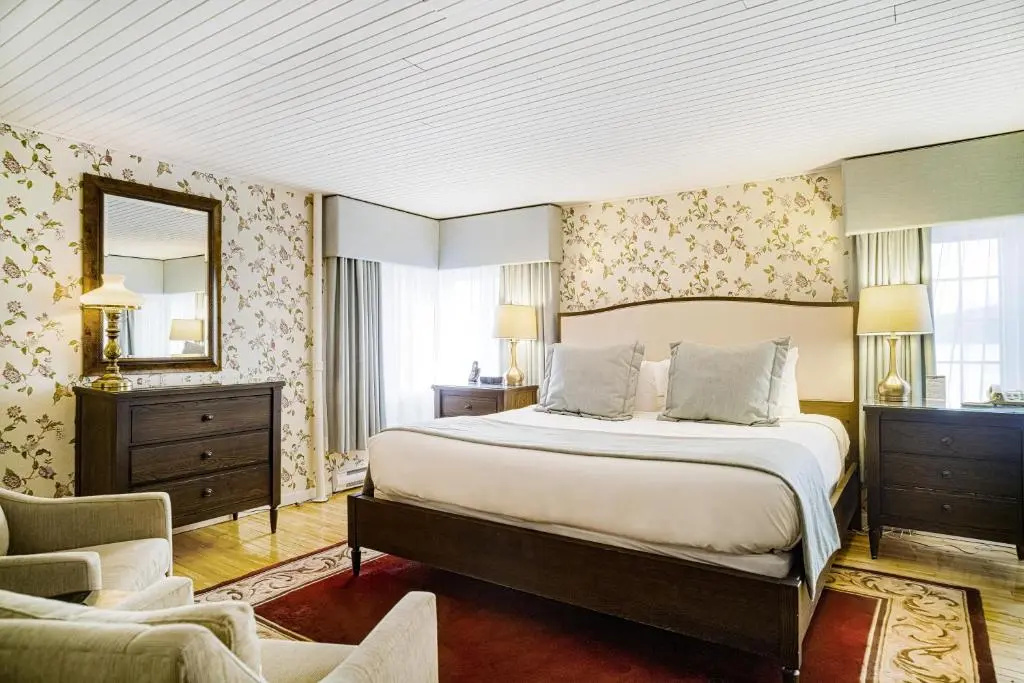 Standard Double room with lake view (full double bed)