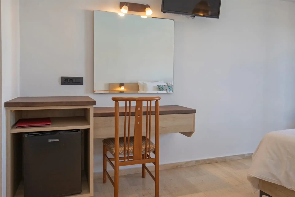 Standard Double room with sea view (full double bed)