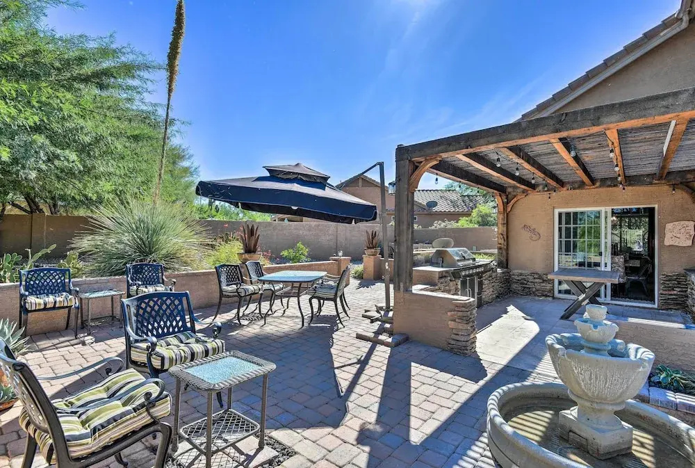 Outdoor Kitchen & Pool: Cave Creek Getaway