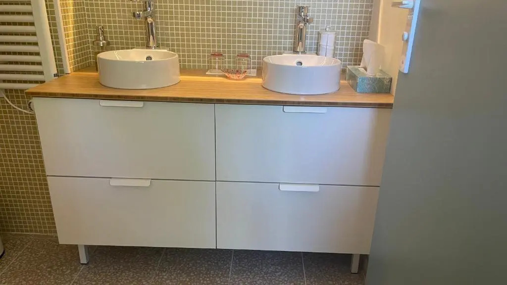 Afficher la photo 8 — Au cœur du vieux Toulon au calme appartement rénové climatisé confortable étage élevé avec ascenseur proche parking et toutes commodités