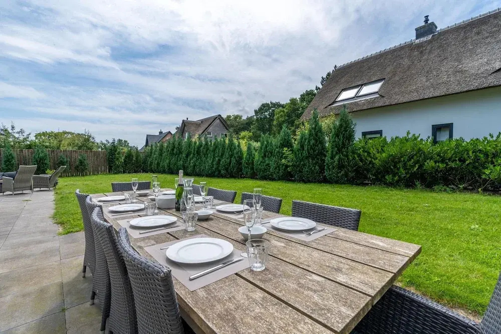 Spacious and Bright 10-person Holiday Villa