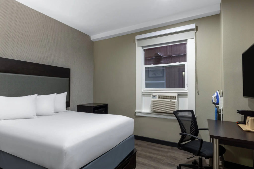 Travelodge by Wyndham Bishop by null