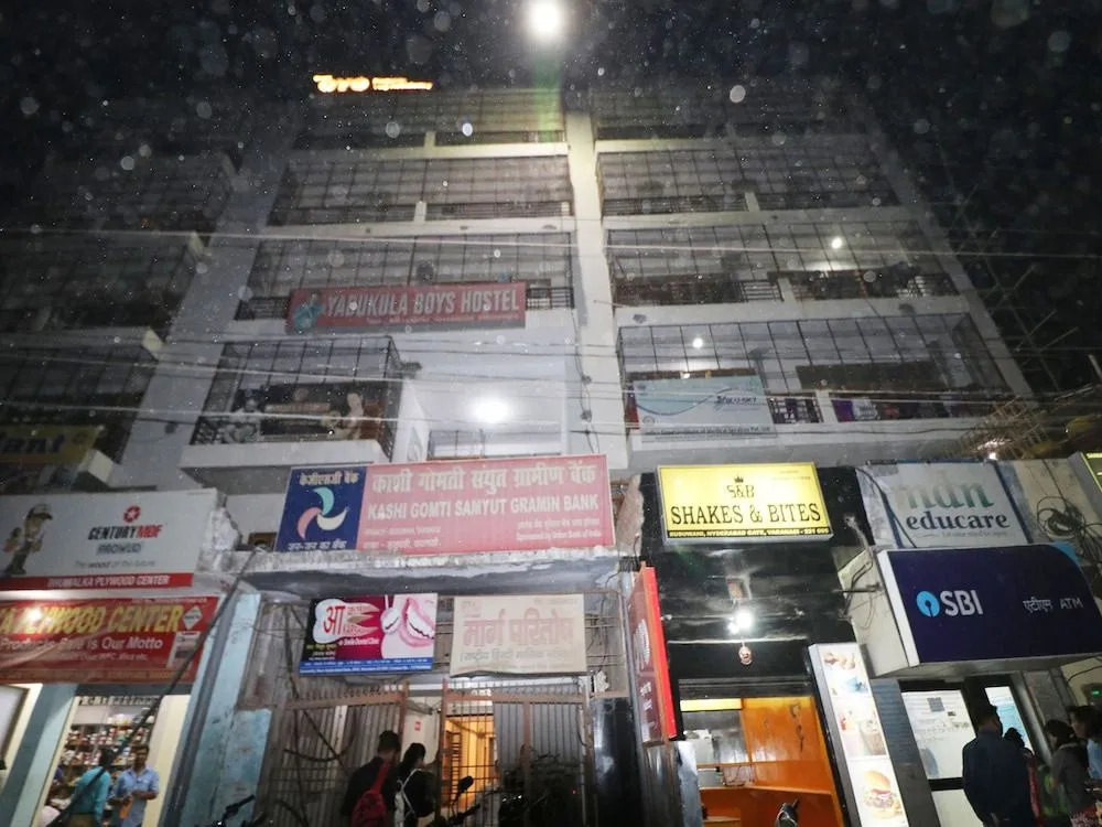 Oyo Flagship 26593 Yug Residency