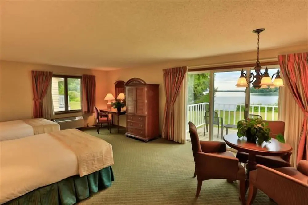 Standard Quadruple room with balcony and with bay view