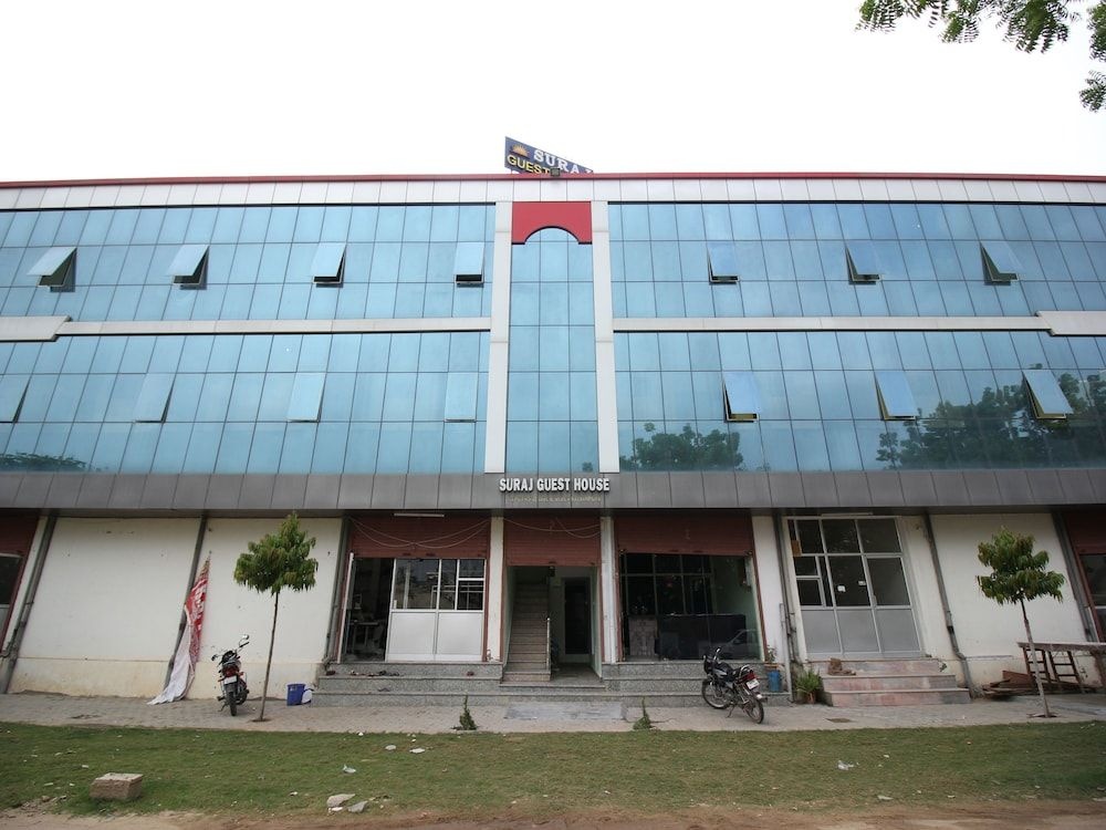 OYO 16150 Suraj Guest House