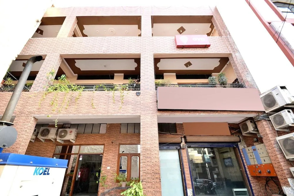OYO 4738 Hotel Re-Birth