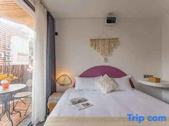 Standard Double room with balcony (full double bed)