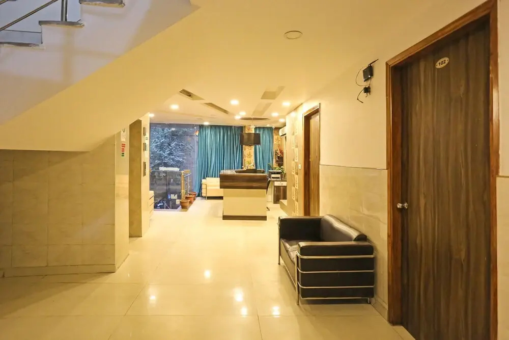 Lobby & Reception