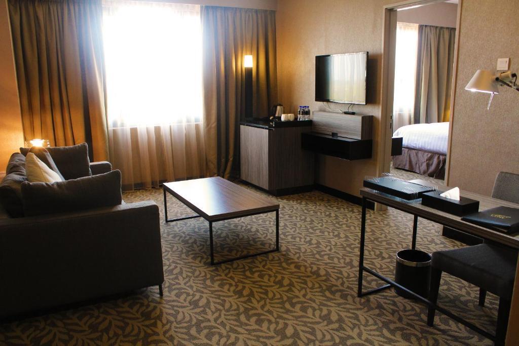 Grand Alora Hotel
