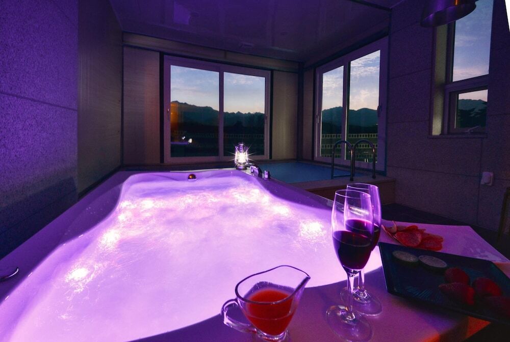 Отель Sokcho Lasso Pool Villa Pension, фото 10