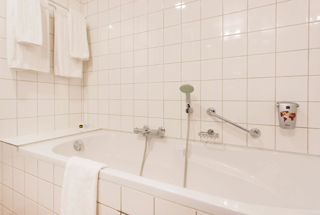 Deluxe Double room (full double bed)