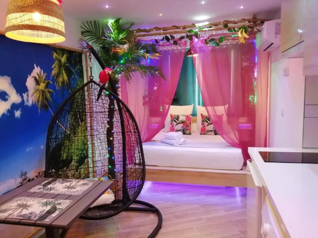 Deluxe Studio