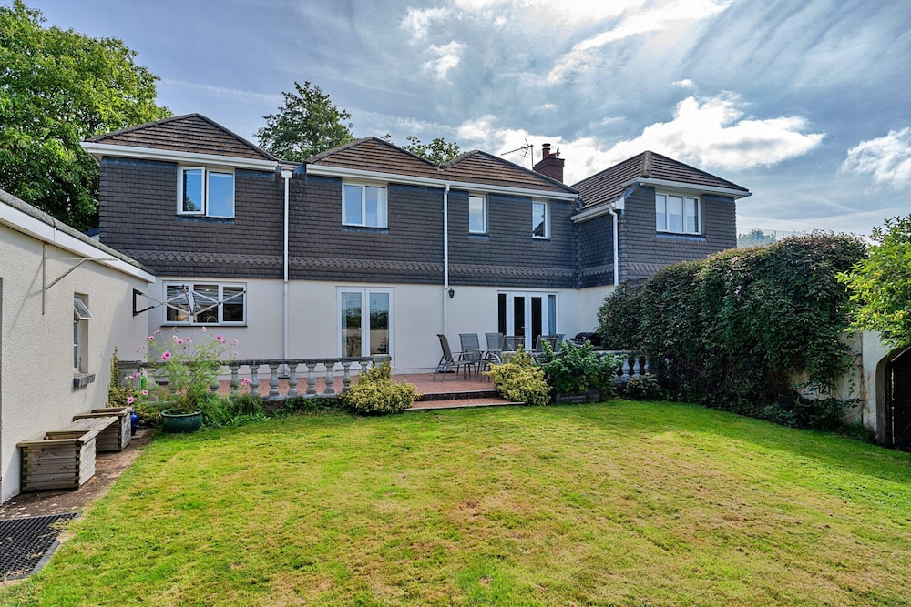 Cottage in Whitestone With Garden & Games Room