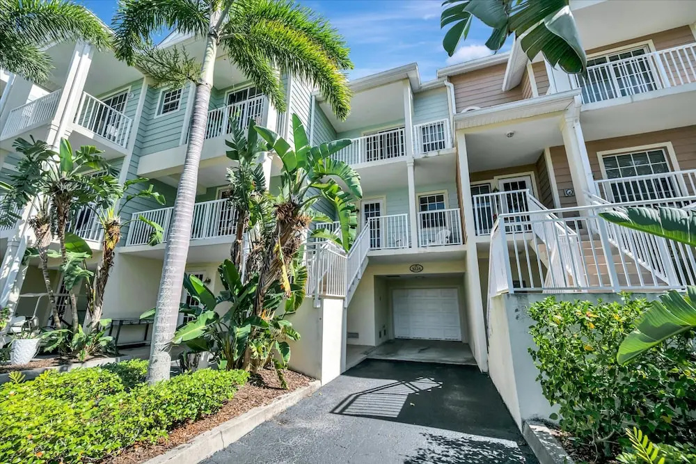 Mangrove Waterway View Sleeps 4 Pool Courts