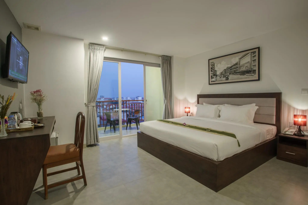 Deluxe Double room with balcony (full double bed)