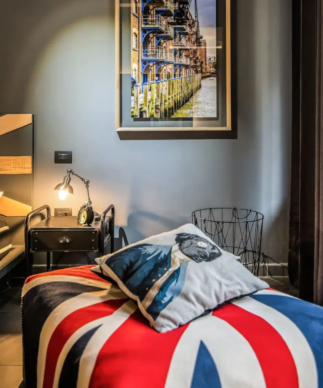 Superior Double room with balcony and with partial sea view (full double bed)