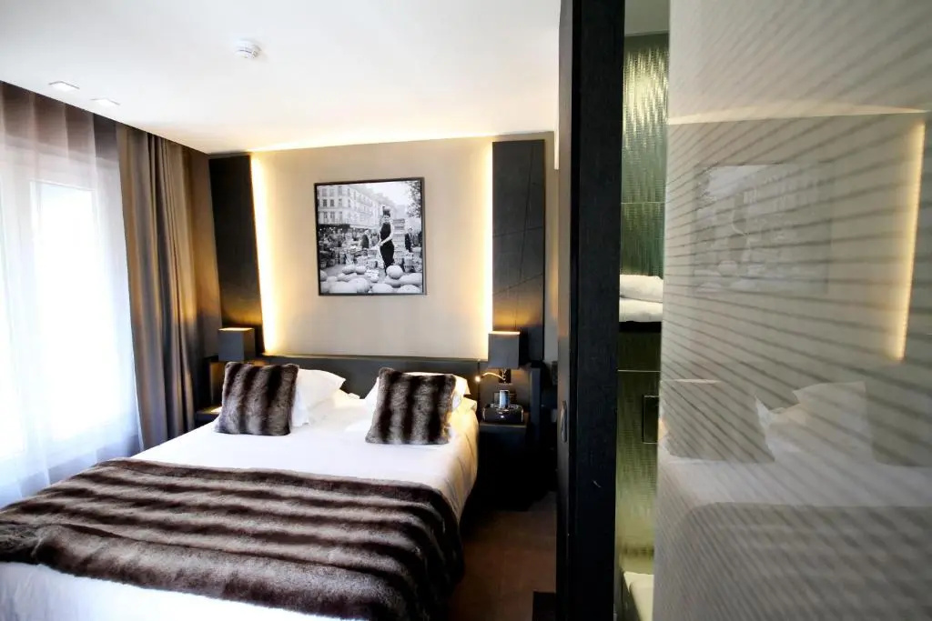 Deluxe Double room (full double bed)