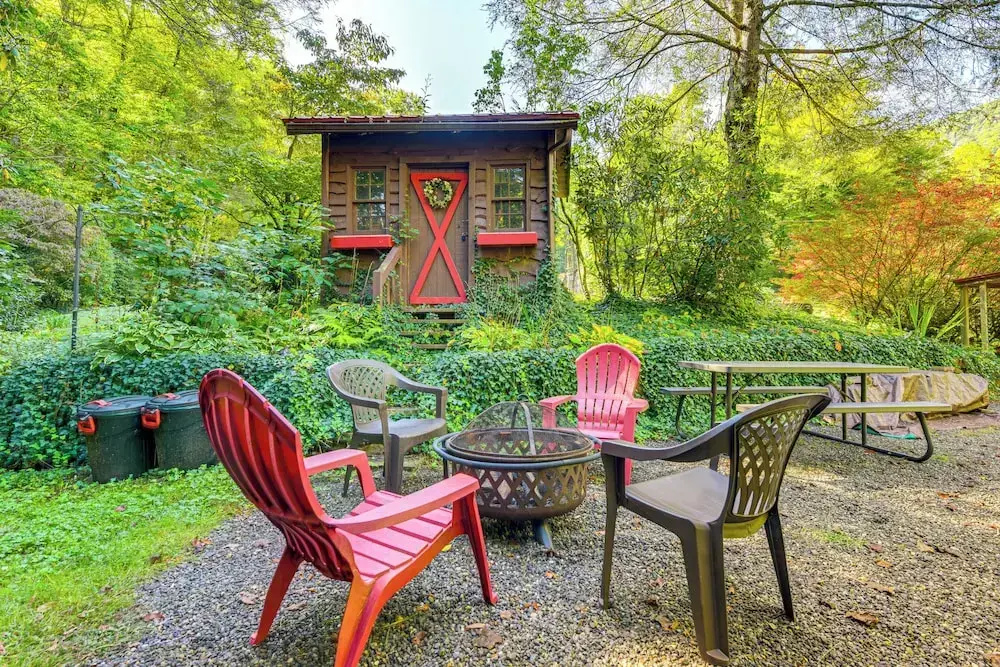 Hot Tub & Fire Pit: Cozy Cabin in Maggie Valley