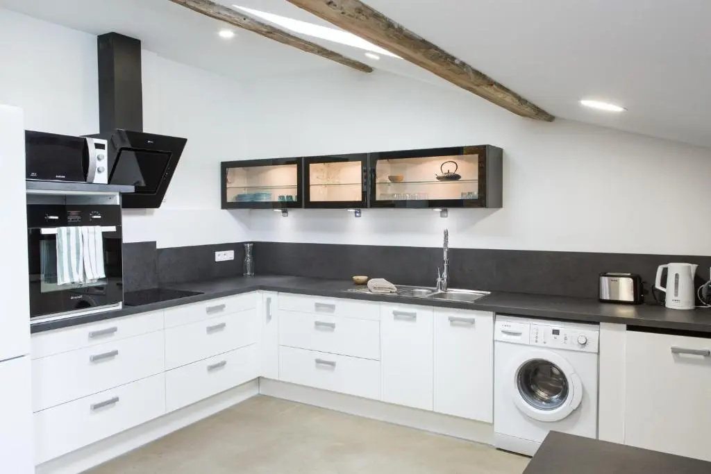 3 Bedrooms Apartment