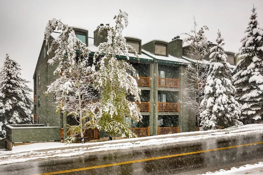 Powder Pointe 201a 1 Bedroom Condo by RedAwning