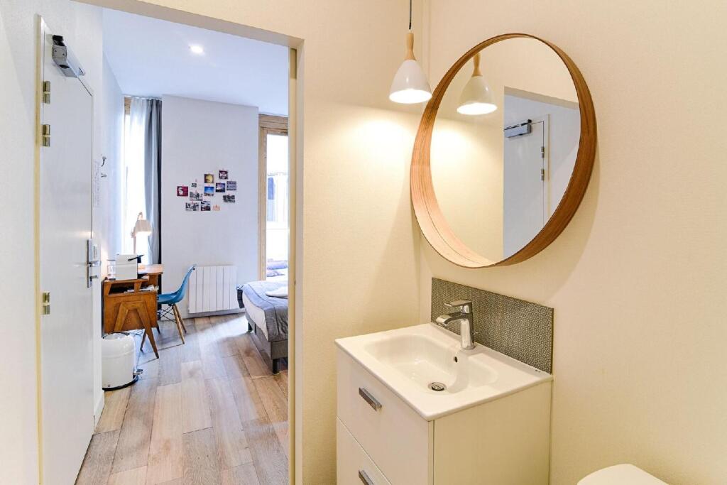 SLO Hostel Lyon Saxe by null