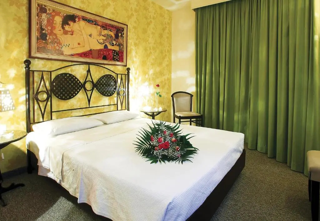 Standard Double room (full double bed)