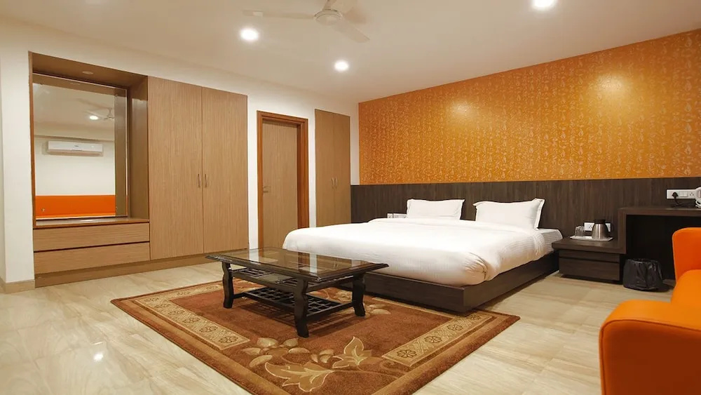 Luxury Double room (full double bed)