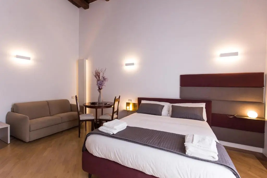 Double room (full double bed)