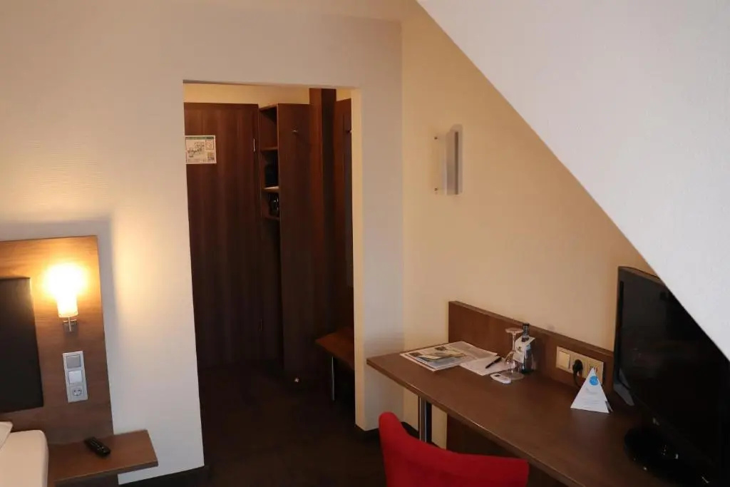 Economy room