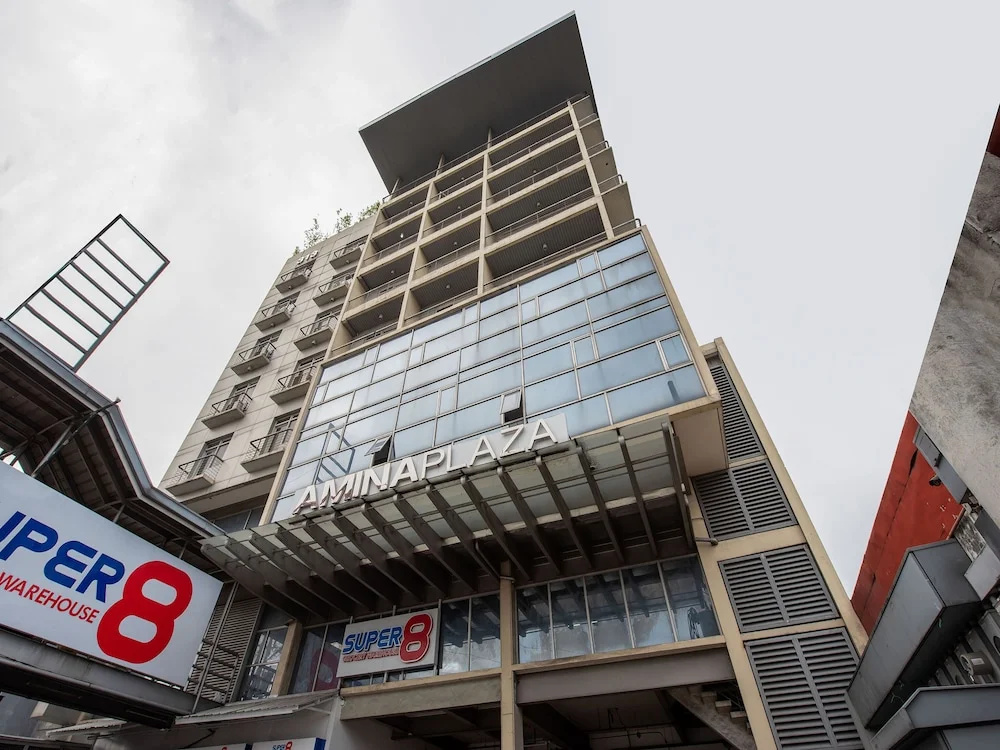 OYO 533 Amina Plaza
