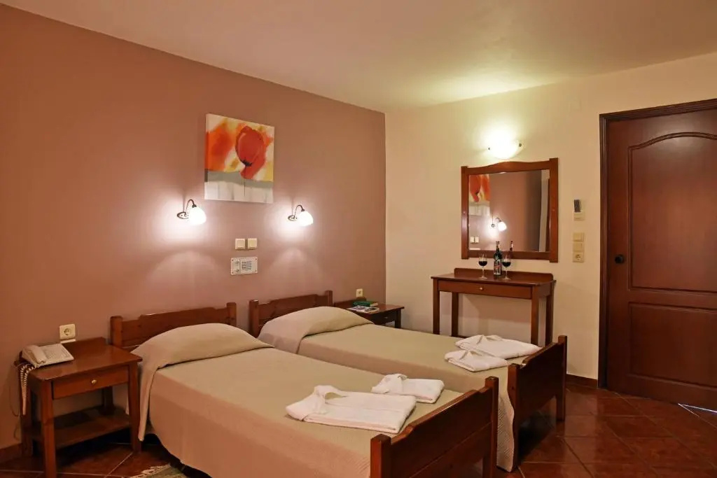 Standard Double room with garden view (full double bed)