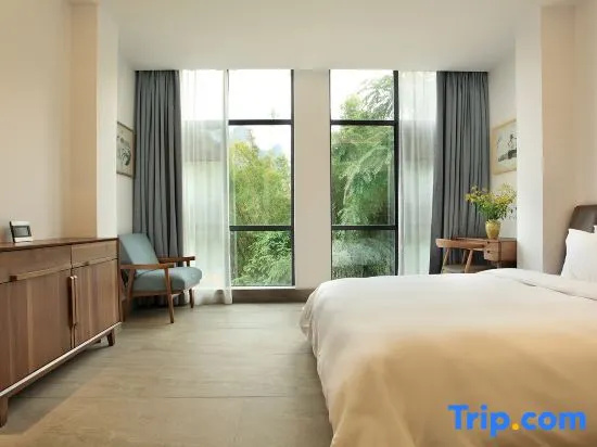 Standard Double room with river view (full double bed)