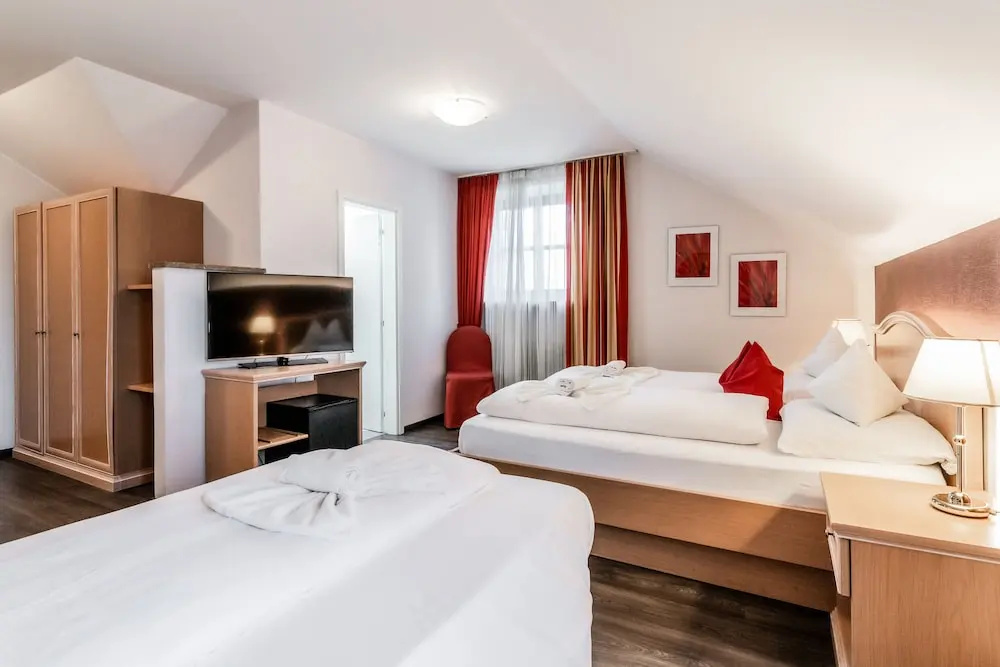 Standard Triple room with balcony and with mountain view