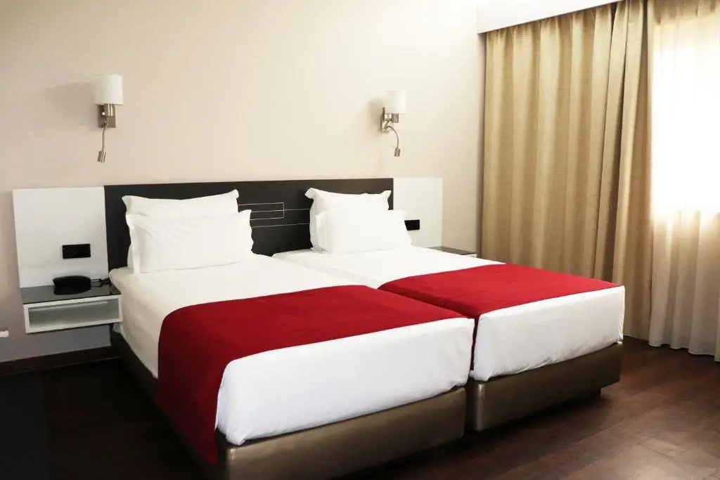 Urban Hotel Amadeos - Chambres